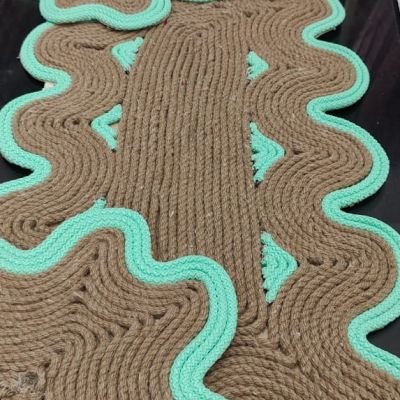 طقم مفرش من الحبل الطبيعي بإطار أخضر فاتح