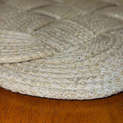 رانر الطاوله من المكرميه المطعم بالسيرما