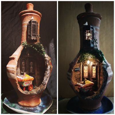 قُلّة فنية مصنوعة يدويًا تحتوي على تصميم مصغر داخلي مستوحى من التراث المصري.