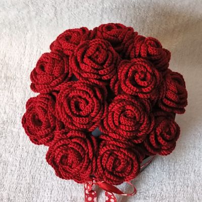 باقه ورد احمر كروشيه مميزه جدا