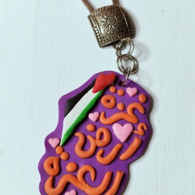 ميداليا من الصلصال الحراري يدويه