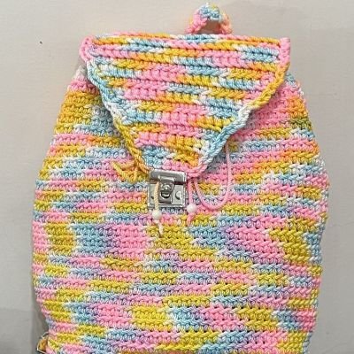 شنطة ظهر ملونة