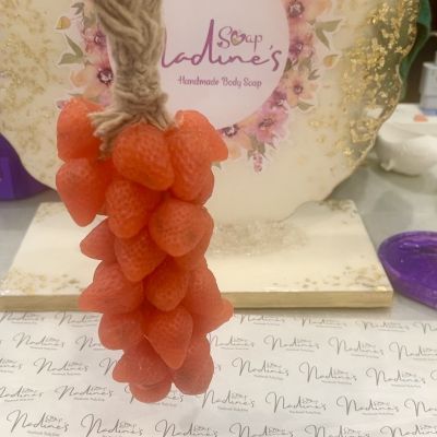 صابون عنقود الفراولة 