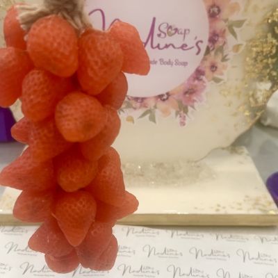 صابون عنقود الفراولة 