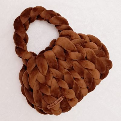 شنطة بلون الشيكولاته