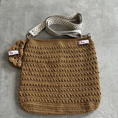 شنطة كروس متوسطة الحجم 