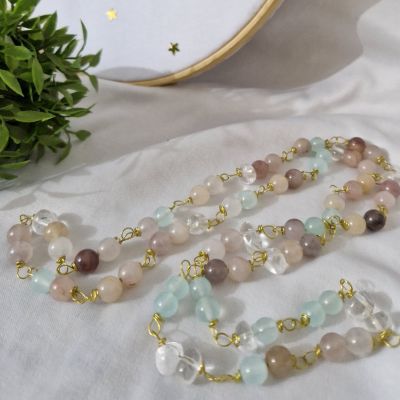 عقد هاندميد من النحاس والأحجار الكريمة بألوان مبهجة 🩵🩵