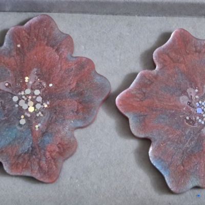 طقم كوسترين من الريزن شكل وردة 🩶❤️