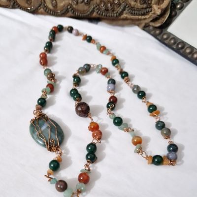 💚🧡💚عقد من النحاس المطعم بأحجار الجاسبر والكارنيليان و موسى جاد