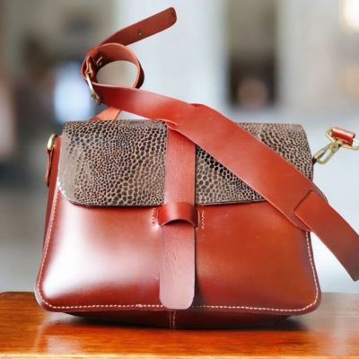 شنطه حريمى جلد طبيعى هاندميد 