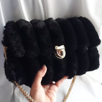 شنطة فرو ناعم 