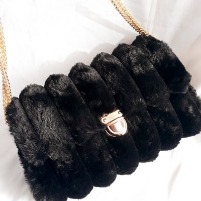 شنطة فرو ناعم 