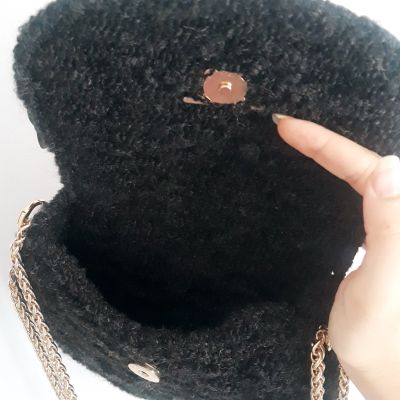 شنطة مطرزة بخيوط شتوية 