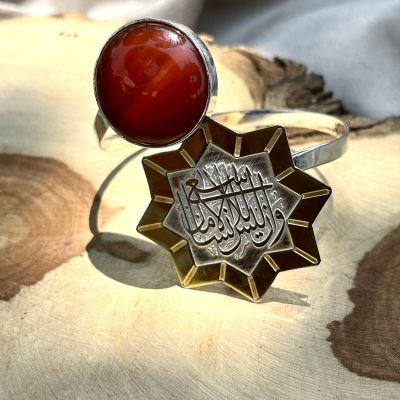 A bracelet inspired by the beauty of the Islamic star