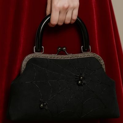 حقيبة يد من جلد الغزال الطبيعي بتفاصيل من الصوف