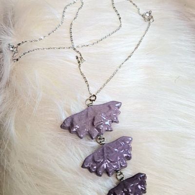 عقد من الخزف و الاستانلس 