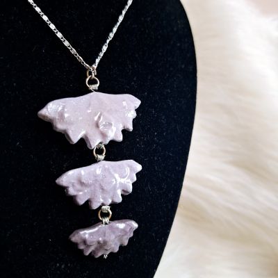 عقد من الخزف و الاستانلس 