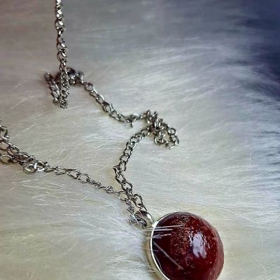 Chain inlaid with ceramic piece