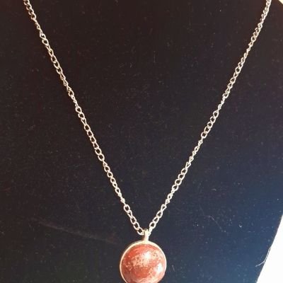 Chain inlaid with ceramic piece