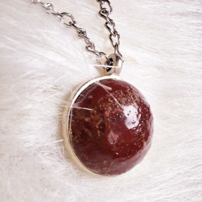 Chain inlaid with ceramic piece