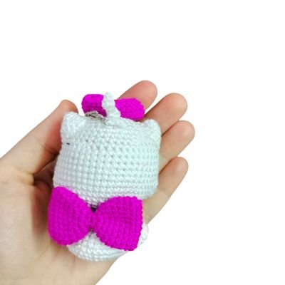 white kitten keychain