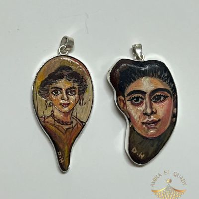 وجوه الفيوم&hellip; ملامح عبرت الزمن، وبقيت شاهدة على روح الإنسان والمكان. من بورتريهات خالدة سكنت جدران التاريخ، إلى دلاية  فضة تُعاد صياغتها بروح معاصرة، تحمل هدوء الفيوم، وصدق نظراتها، وعمق حكاياتها.  كل خط مرسوم بعناية، وكل تفصيلة مستوحاة من الذاكرة ا