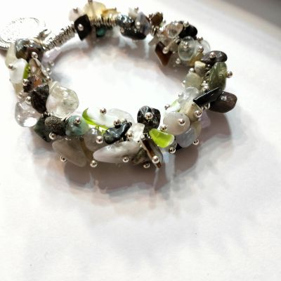 اسواره من حجر عقيق مكسور