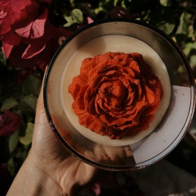 شمعة معطرة بوردة كبيرة ٣٠٠ جرام 