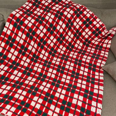 Plaid hand knitted blanket