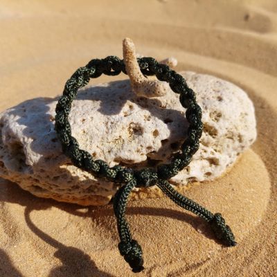 اسورة بعقدة مربعة زيتي