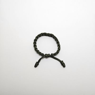 اسورة بعقدة مربعة زيتي