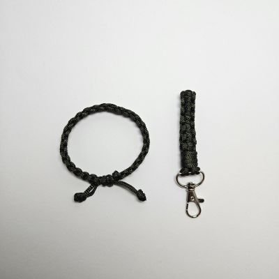 مجموعة اسورة وسلسلة مفاتيح بعقدة مربعة زيتي