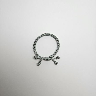 مجموعة اسورة وسلسلة مفاتيح بعقدة مربعة لون لبني