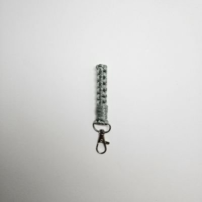 مجموعة اسورة وسلسلة مفاتيح بعقدة مربعة لون لبني