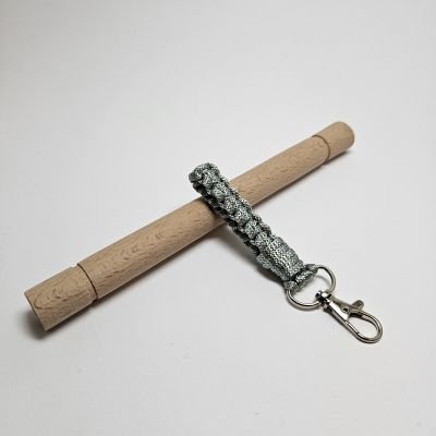 مجموعة اسورة وسلسلة مفاتيح بعقدة مربعة لون لبني