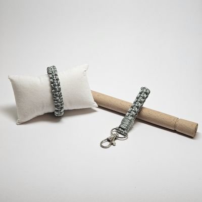 مجموعة اسورة وسلسلة مفاتيح بعقدة مربعة لون لبني