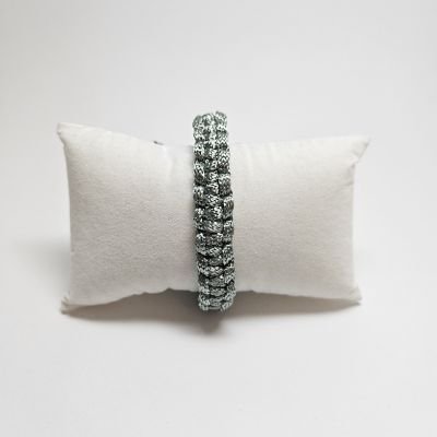 مجموعة اسورة وسلسلة مفاتيح بعقدة مربعة لون لبني