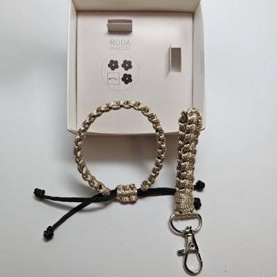 مجموعة اسورة وسلسلة مفاتيح بعقدة مربعة ذهبي