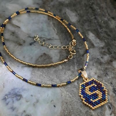 سلسال خرز بالكامل بتصميم حرف من خرز الميوكى