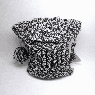 حقيبة مكرمية بتصميم التويد &ndash; صوف أسود وأبيض