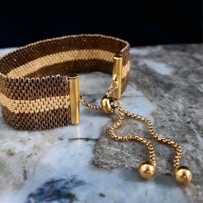 إسورة بدرجات البنى والعسلى من خرز الميوكى