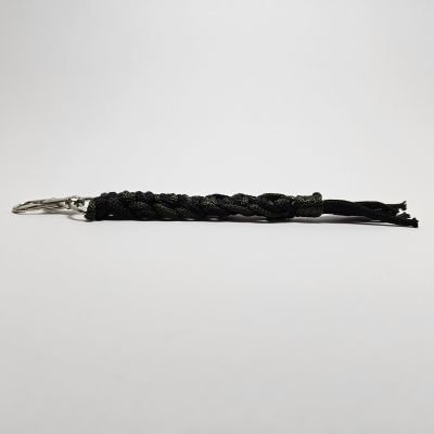 ميدالية مفاتيح مكرمية عقد مربعة | زيتي وأسود