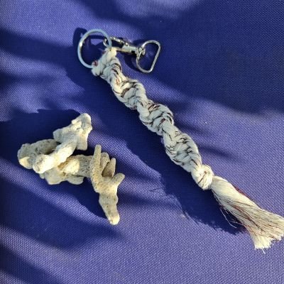 ميدالية مفاتيح مكرمية قطن - لون ابيض 