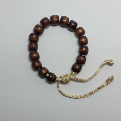 اسورة خرز خشبي