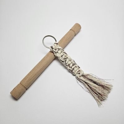 ميدالية مفاتيح مكرمية قطن - لون ابيض