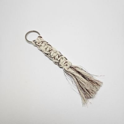 ميدالية مفاتيح مكرمية قطن - لون ابيض