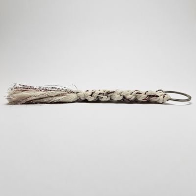 ميدالية مفاتيح مكرمية قطن - لون ابيض