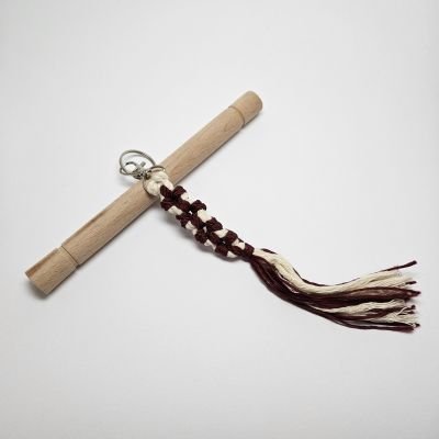 ميدالية مفاتيح مكرمية قطن - لون ابيض و احمر