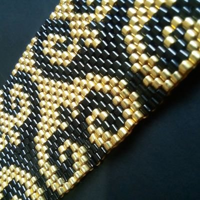 A black and gold Arabic-designed set of Miyuki beads