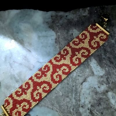 A dark red, Arabic-style set of Miyuki beads